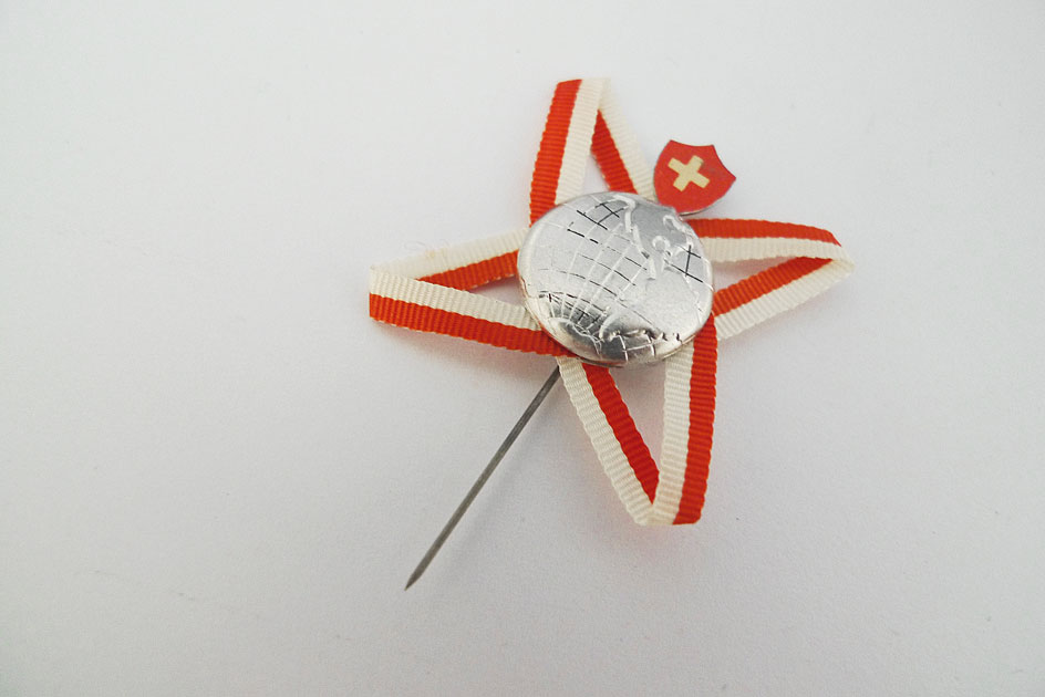 Pin 1. August 1946