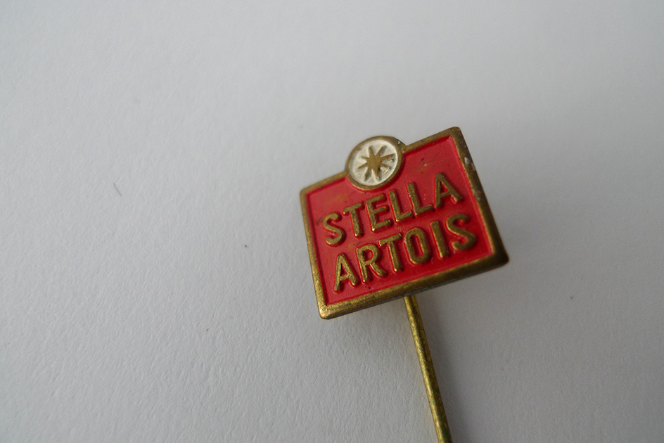 Anstecknadel Stella Artois