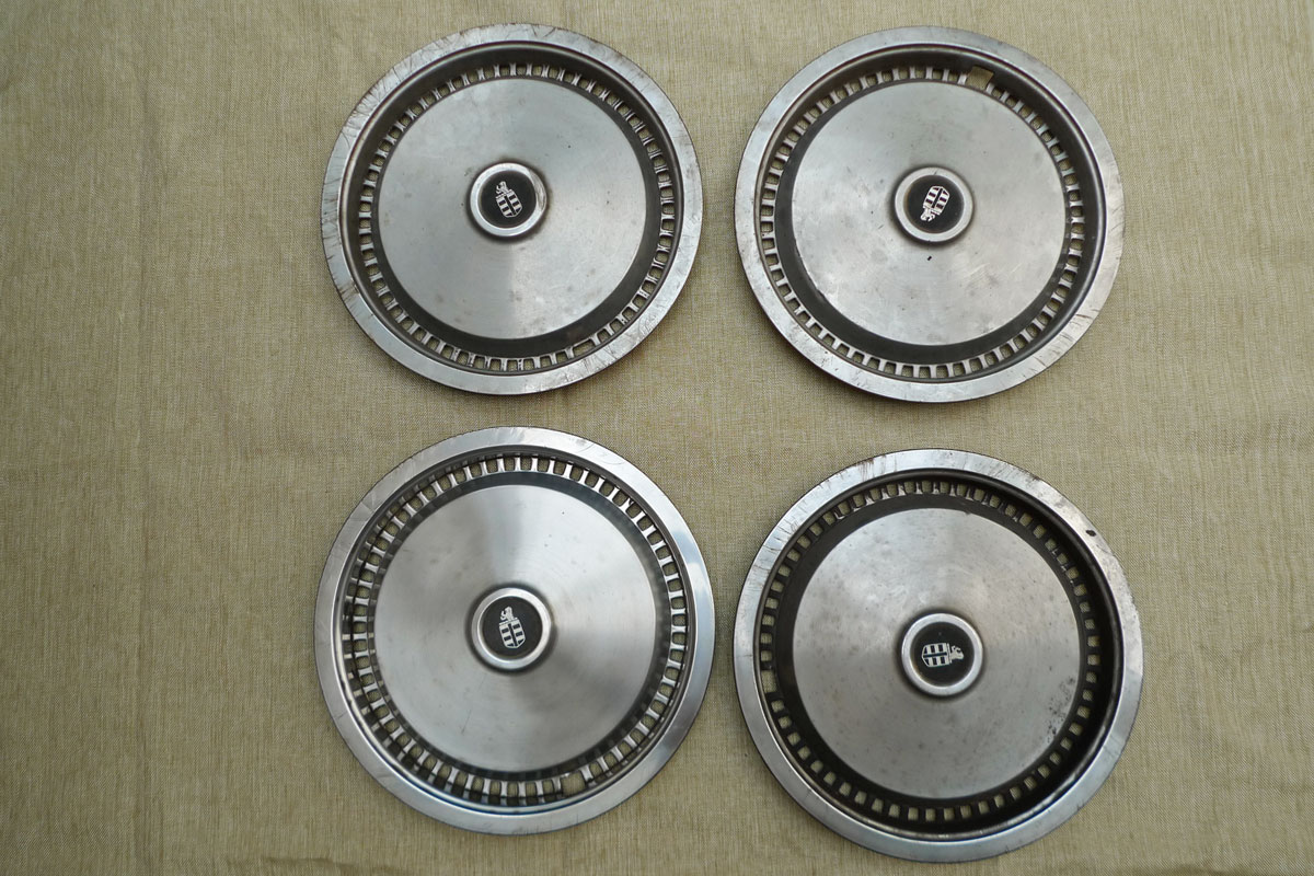 Dodge Polara 1800 – Jogo com 04 calotas