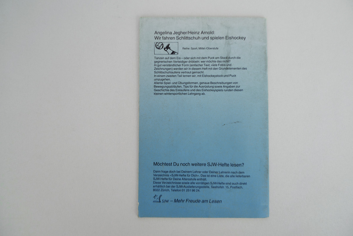 Wir fahren Schlittschuh und spielen Eishockey